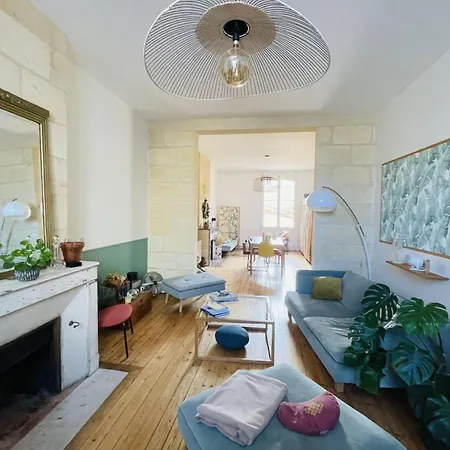 2 Bedrooms Chartrons Apartment Bordeaux