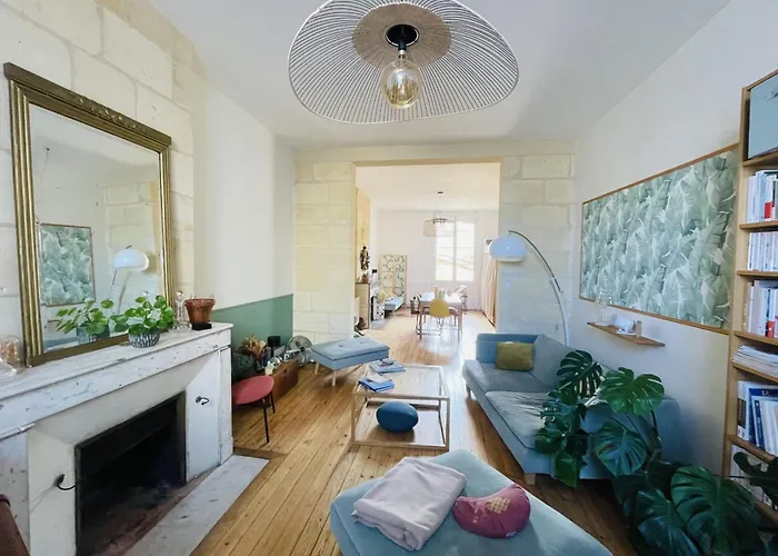 2 Bedrooms Chartrons Apartment Bordeaux
