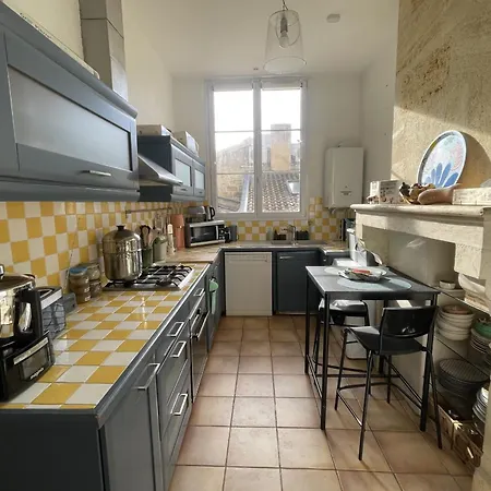 2 Bedrooms Chartrons *