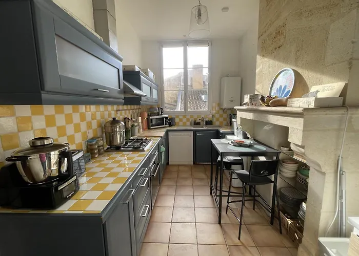 2 Bedrooms Chartrons *